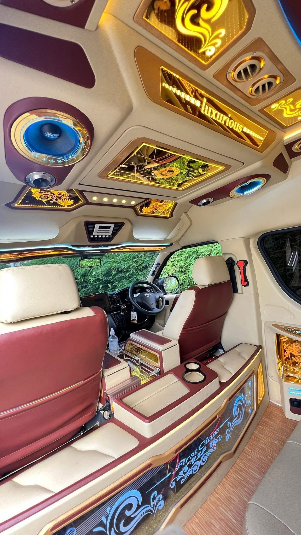 A private airport transfer Phuket Phang Nga Khaolak Krabi etc.. And a private city Tour. Prebook private transfer need flight/ no.hotel /time and how many suitcase. - Image 4